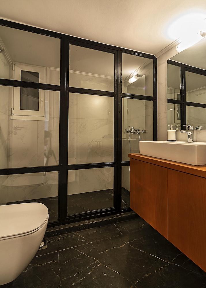 Elegant, Spacious & Minimalist Aptm W/Balcony Lejlighed Athen Eksteriør billede